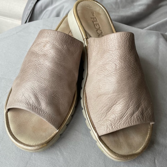 Shore Thing Slide Sandal By The FLEXX - Picture 2 of 7